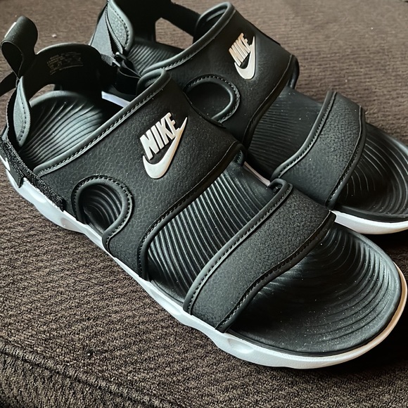 Women’s Nike sandals - Picture 3 of 6